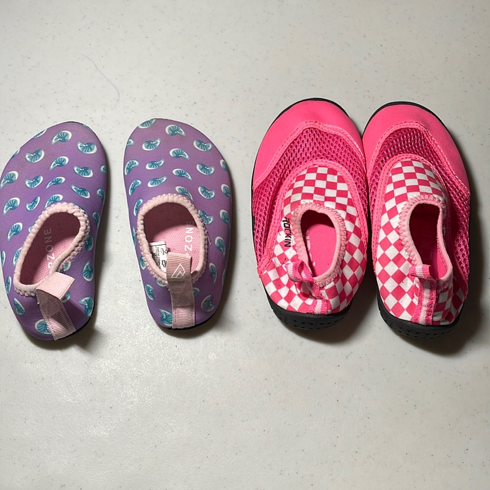 Toddler water shoes size 9T